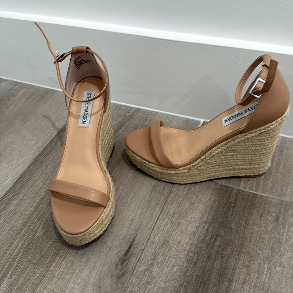 STEVE MADDEN TAN/NUDE WEDGE SANDALS